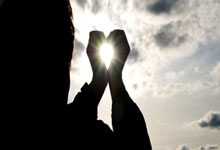 “奥运会新增滑板项目，年轻运动员备受关注”.